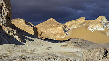 Nubi nere e sabbie dorate